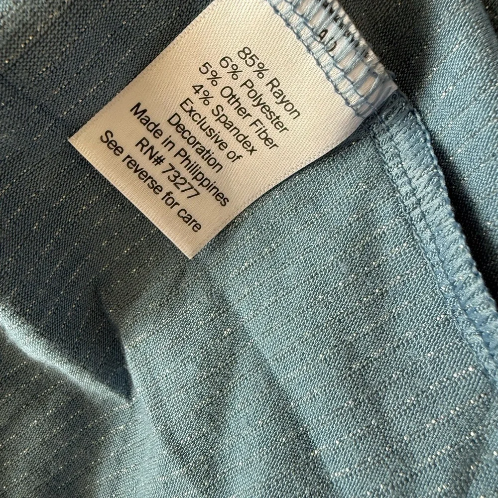 Lauren conrad XXL or 2x long sleeve lightweight top peplum stretchy blue silver - Picture 8 of 8